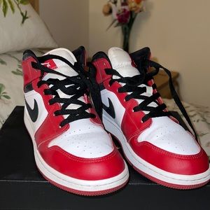 Jordan 1 mid